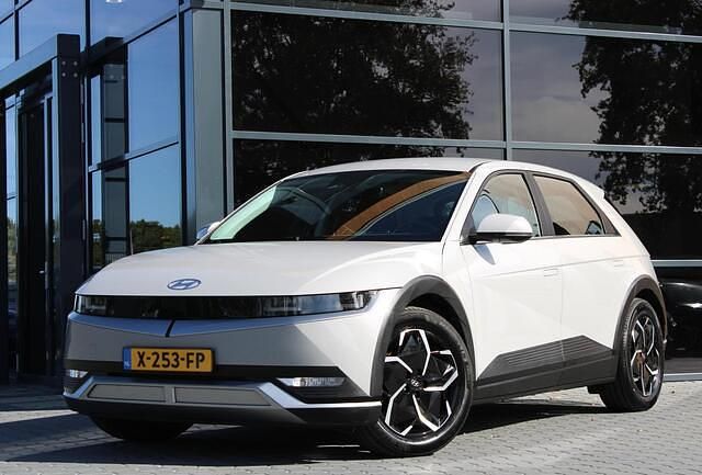 Grijs Gebruikt 2021 Hyundai Ioniq 6 Style Sedan | € 23.350 - Afbeelding 1/4