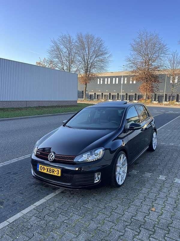 Zwart Gebruikt 2012 VW Golf VII Edition Sedan | € 16.750 (Duur) - Afbeelding 1/4