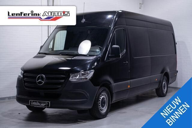 Zwart Gebruikt 2019 Mercedes Sprinter Van | € 20.800 (Goede deal) - Afbeelding 1/4