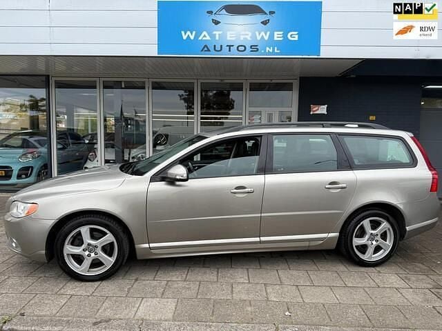 Beige Gebruikt 2011 Volvo V70 Summum Stationwagen | € 7.950 (Super prijs) - Afbeelding 1/4