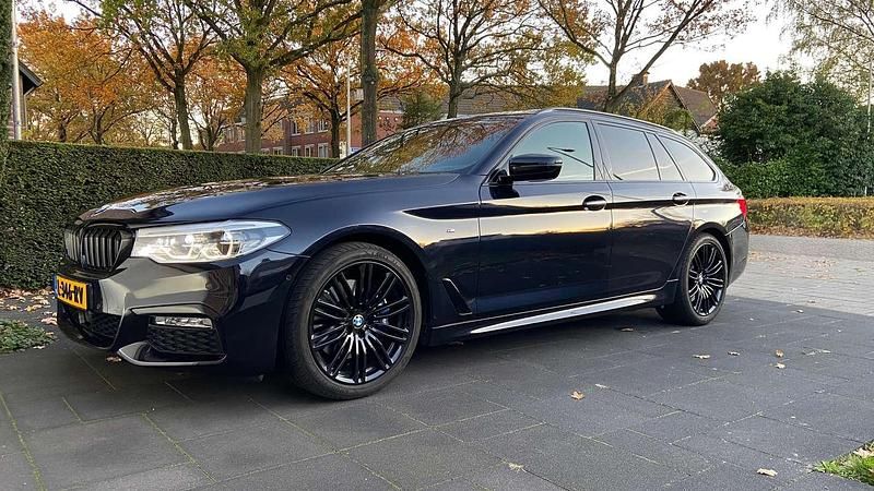 Zwart Gebruikt 2018 BMW 530 Executive Stationwagen | € 28.950 (Eerlijke prijs) - Afbeelding 1/4