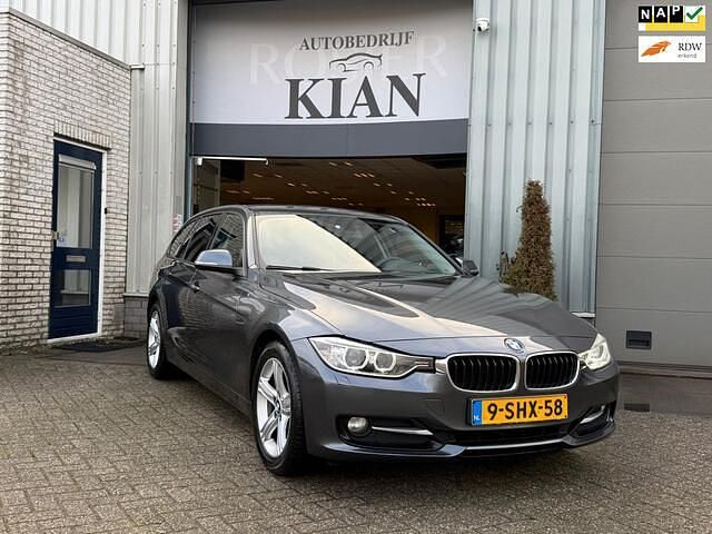 Grijs Occasion 2013 BMW 316 Executive Stationwagen | € 8.950 (Eerlijke prijs) - Afbeelding 1/4
