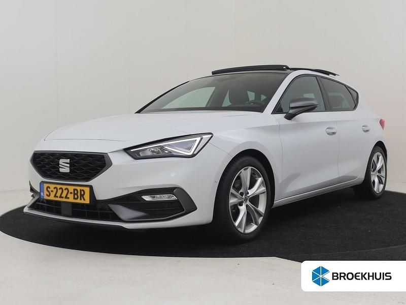 Wit Gebruikt 2023 Seat Leon Business Stationwagen | € 25.700 (Eerlijke prijs) - Afbeelding 1/4