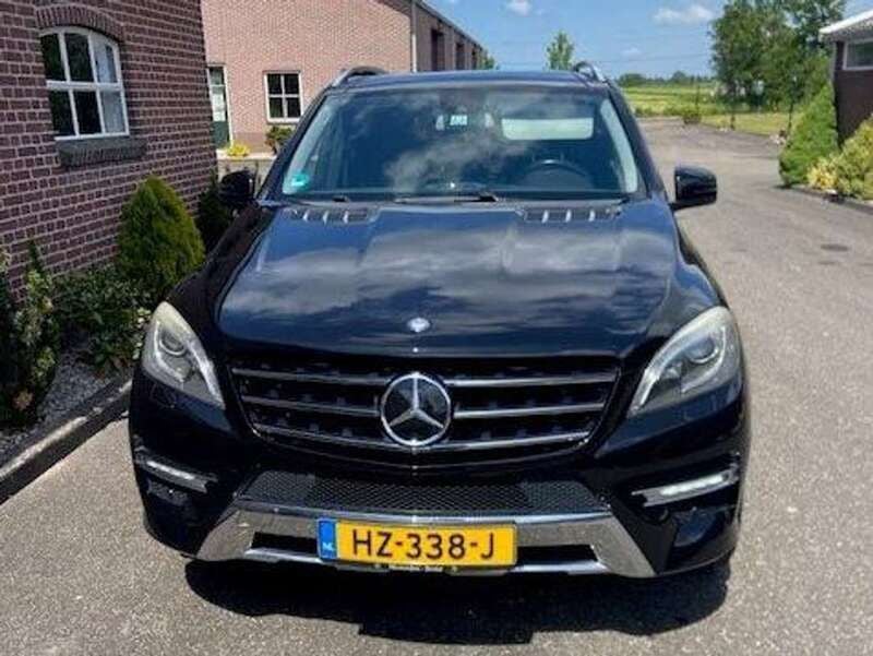 Zwart Gebruikt 2014 Mercedes ML350 SUV | € 27.500 (Duur) - Afbeelding 1/4