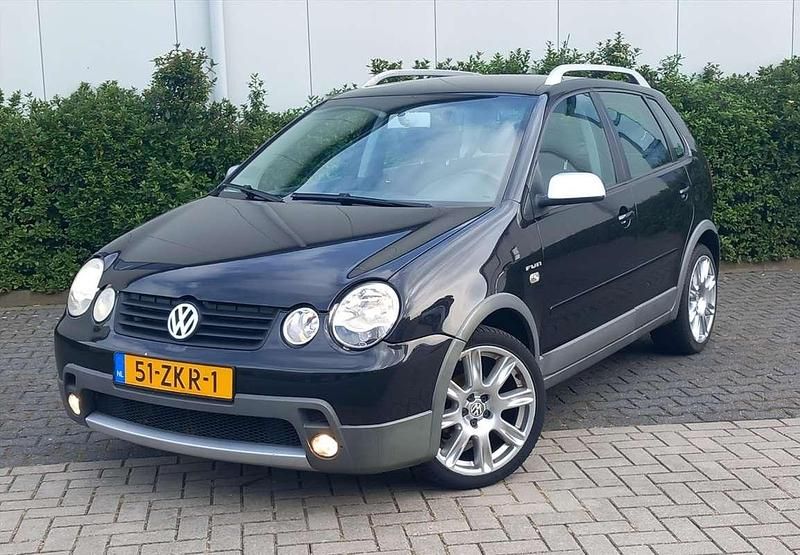 Zwart Gebruikt 2004 VW Polo Hatchback | € 2.450 (Iets duurder) - Afbeelding 1/4