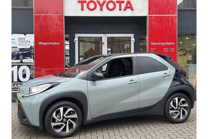 Groen Gebruikt 2025 Toyota Aygo X Pulse SUV | € 20.499 - Afbeelding 1/1