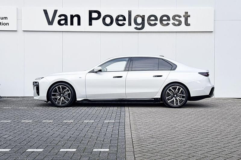 Occasion BMW i7 M Sport 334 kW (455 PK) 2025 Mineralweiss metallic (a96) (wit metallic) Sedan