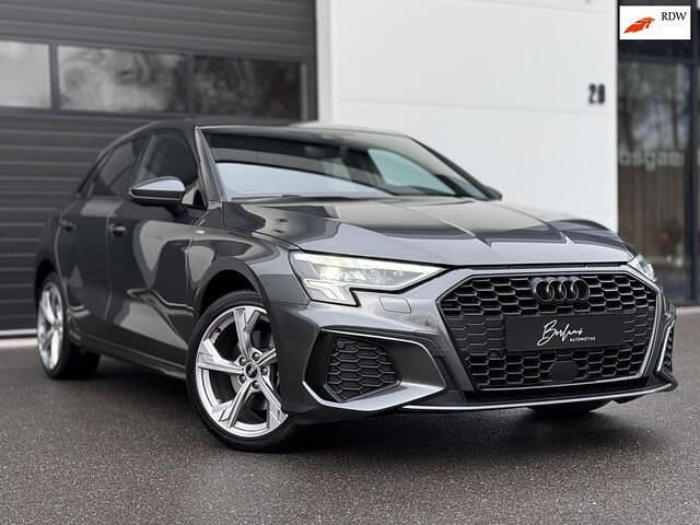Grijs Gebruikt 2022 Audi A3 Sportback S-Line Hatchback | € 27.450 (Goede deal) - Afbeelding 1/4