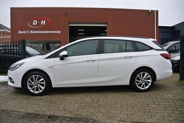 Wit Occasion 2020 Opel Astra Edition Stationwagen | € 6.899 (Goede deal) - Afbeelding 1/4