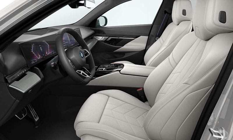 Nieuw BMW 530e M Sport 299 PK (219 kW) 2025 Zwart Sedan