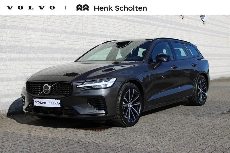 Grijs Nieuw 2025 Volvo V60 Plus Stationwagen | € 54.950 (Super prijs) - Afbeelding 1/3