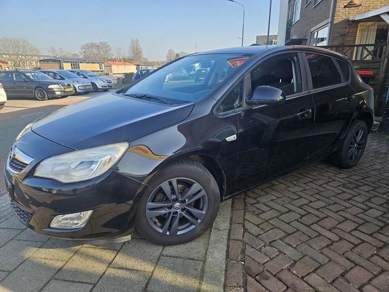 Occasion Opel Astra Edition 140 PK (102 kW) 2011 Zwart Hatchback