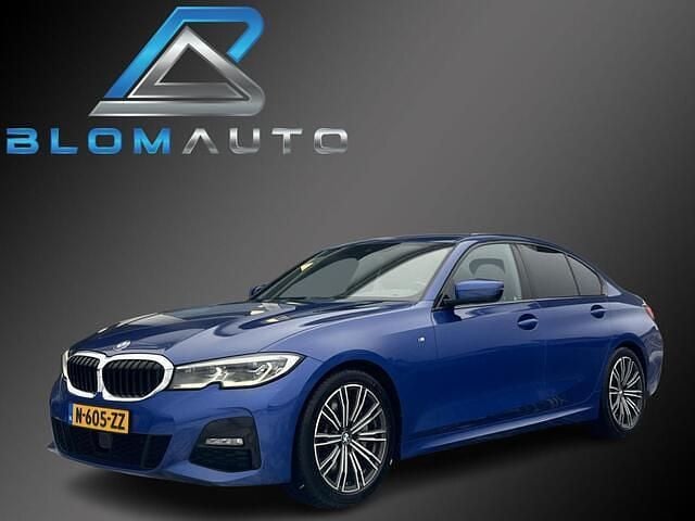 Blauw Occasion 2022 BMW 330 M Sport Sedan | € 29.880 (Super prijs) - Afbeelding 1/4