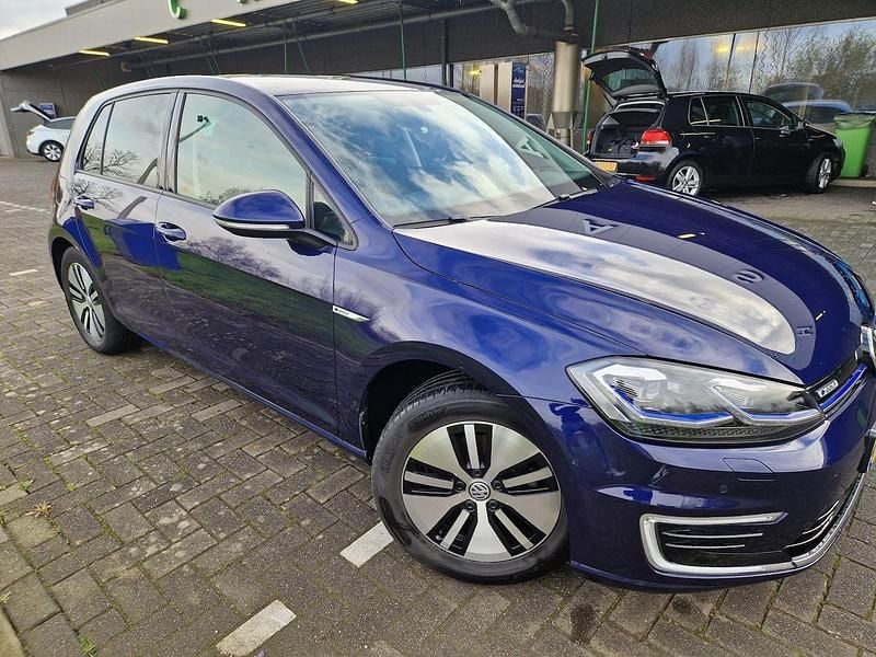 Blauw (metallic) Occasion 2019 VW e-Golf Hatchback | € 11.000 - Afbeelding 1/4