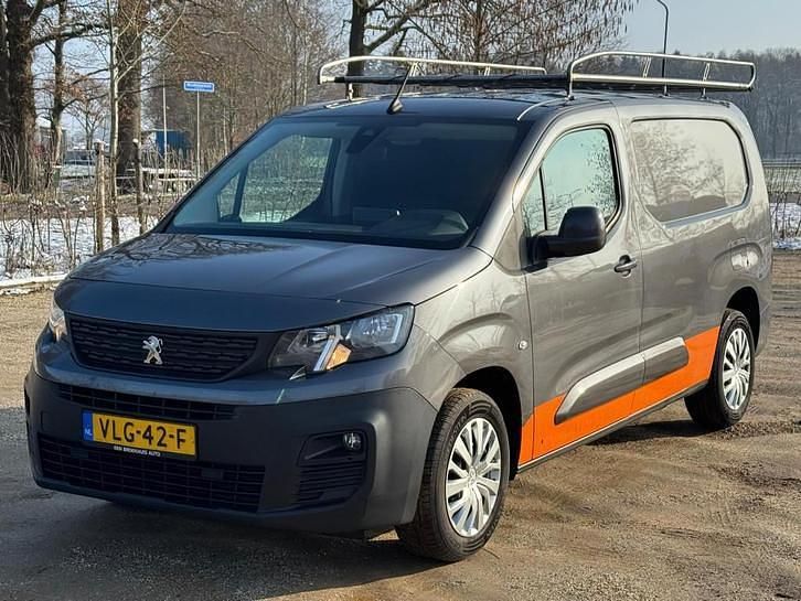 Grijs (metallic) Occasion 2021 Peugeot Partner Premium MPV | € 8.250 (Super prijs) - Afbeelding 1/4