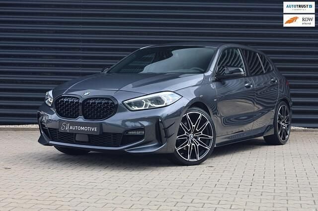 Grijs Gebruikt 2020 BMW 118 Executive Hatchback | € 26.950 (Duur) - Afbeelding 1/4