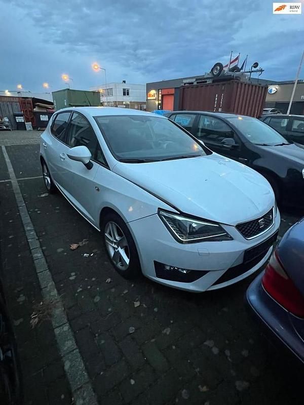 Wit Gebruikt 2014 Seat Ibiza FR Hatchback | € 3.499 (Super prijs) - Afbeelding 1/4