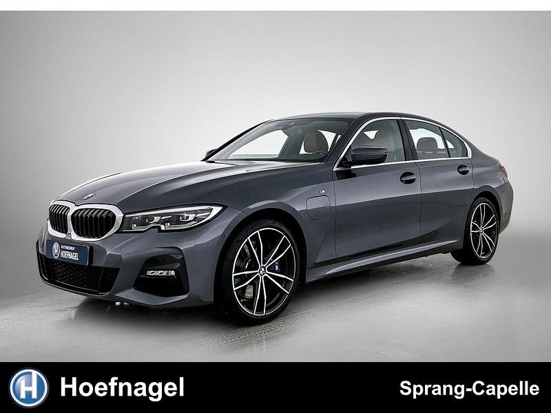 Grijs Occasion 2019 BMW 330 Executive Sedan | € 32.900 (Eerlijke prijs) - Afbeelding 1/3