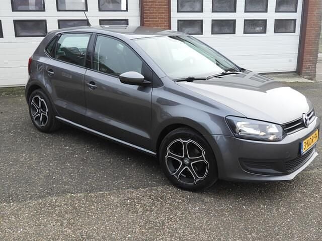 Grijs Gebruikt 2011 VW Polo Comfortline Hatchback | € 6.450 (Goede deal) - Afbeelding 1/4