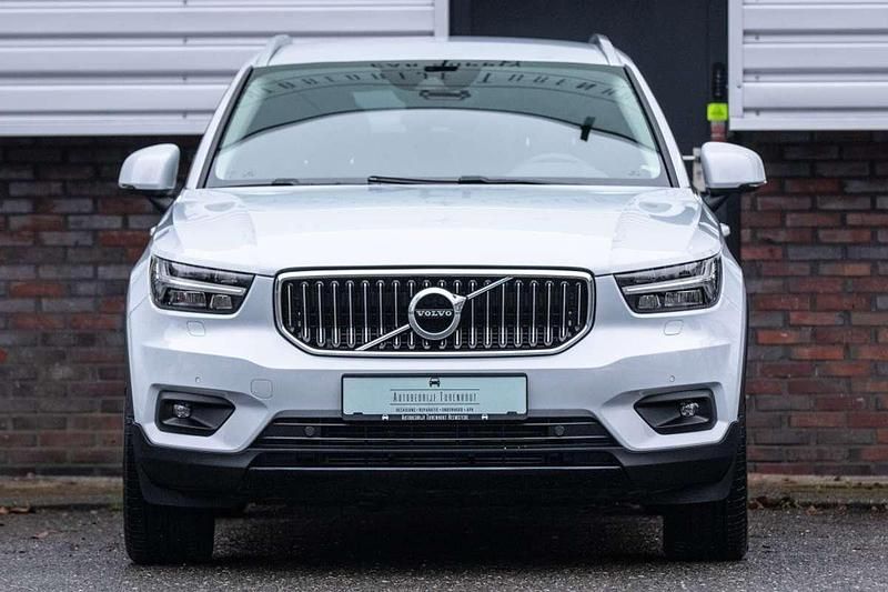 Wit (metallic) Occasion 2022 Volvo XC40 Inscription SUV | € 29.900 (Super prijs) - Afbeelding 1/4