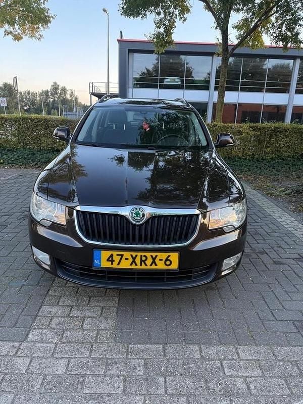 Gebruikt 2012 Skoda Superb Stationwagen | € 4.500 (Eerlijke prijs) - Afbeelding 1/4