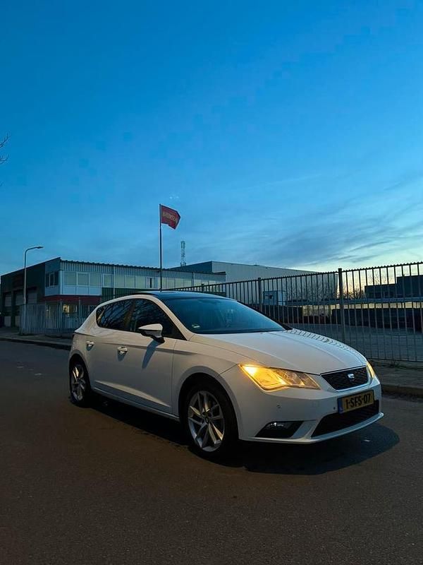 Occasion Seat Leon Style 105 PK (77 kW) 2013 Wit Stationwagen