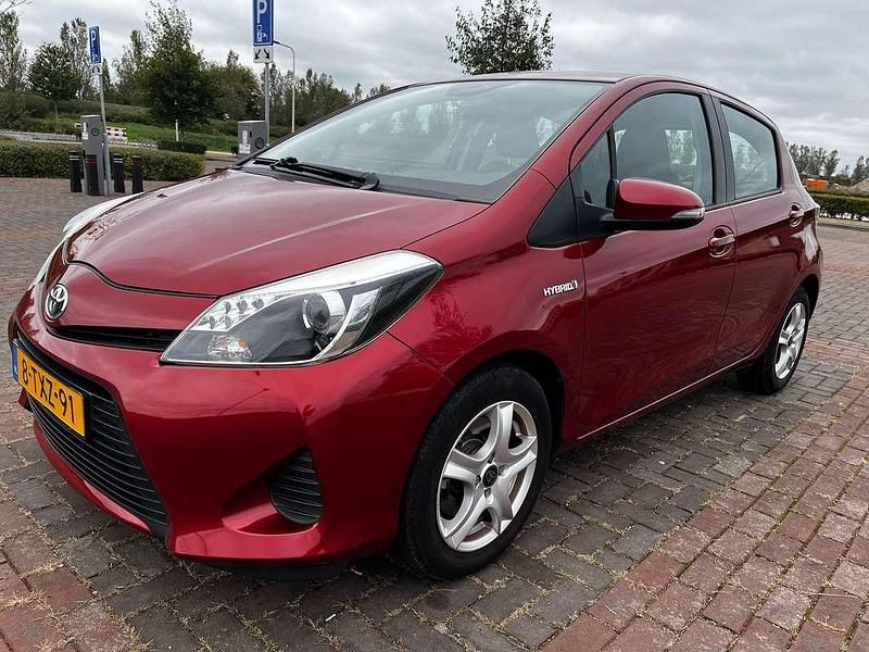 Rood Gebruikt 2014 Toyota Yaris MPV | € 10.500 (Eerlijke prijs) - Afbeelding 1/4