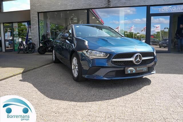 Blauw Occasion 2022 Mercedes CLA180 Sedan | € 25.490 (Super prijs) - Afbeelding 1/4