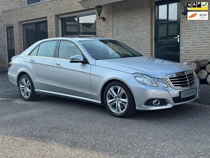Zilver Gebruikt 2009 Mercedes E350 Avantgarde Sedan | € 23.950 - Afbeelding 1/4