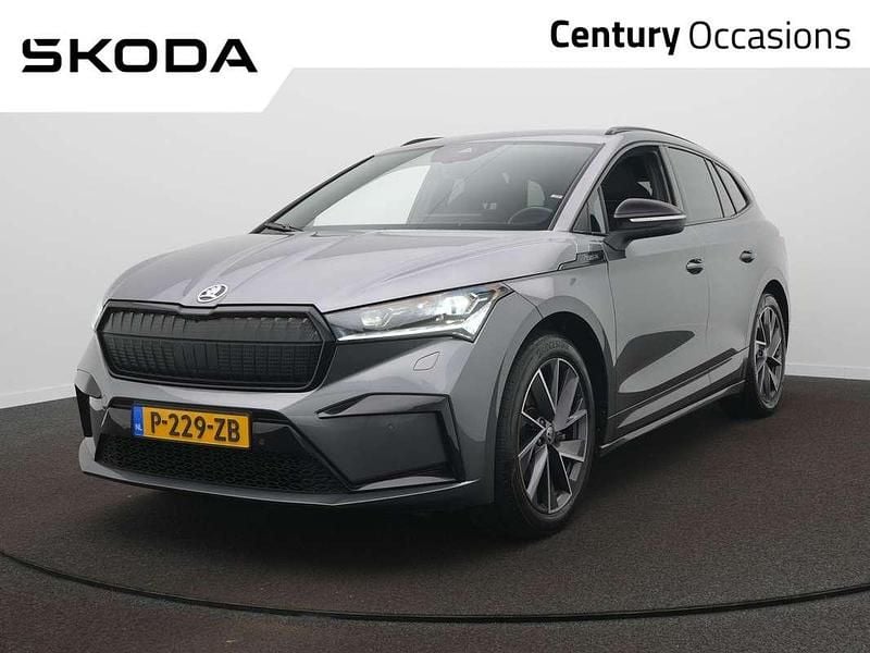 Grijs Gebruikt 2022 Skoda Enyaq iV SportLine SUV | € 23.900 (Eerlijke prijs) - Afbeelding 1/4
