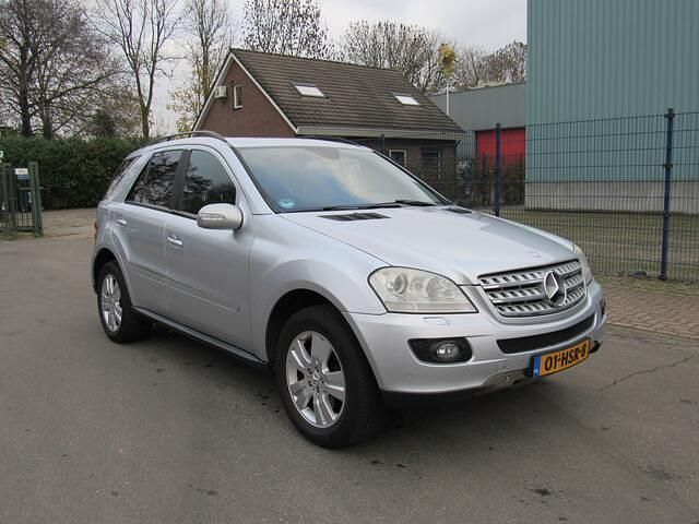 Grijs Occasion 2008 Mercedes 320 SUV | € 5.750 (Goede deal) - Afbeelding 1/4