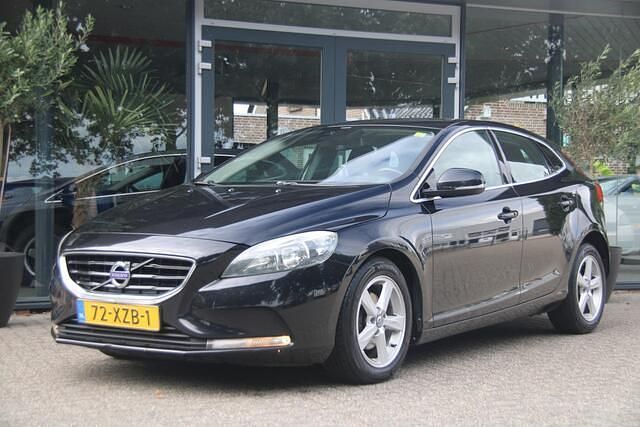 Zwart Gebruikt 2012 Volvo V40 Momentum Stationwagen | € 4.490 (Eerlijke prijs) - Afbeelding 1/4