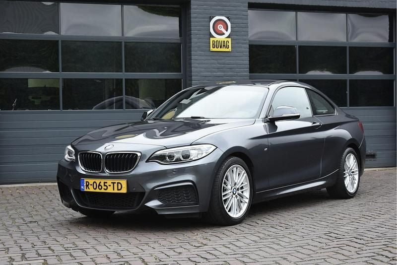 Grijs Gebruikt 2016 BMW 218 M Sport Coupé | € 19.950 (Eerlijke prijs) - Afbeelding 1/4