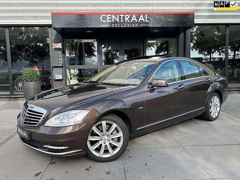 Bruin, metallic lak Gebruikt 2010 Mercedes S350 Prestige Sedan | € 19.950 (Eerlijke prijs) - Afbeelding 1/4