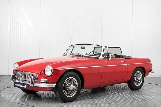 Rood Gebruikt 1966 MG B | € 29.900 - Afbeelding 1/4