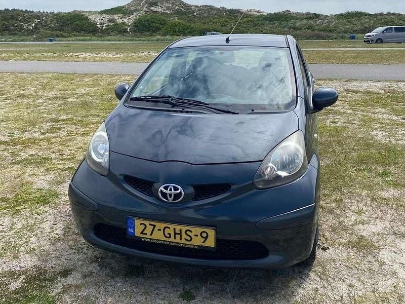 Grijs Gebruikt 2008 Toyota Aygo Hatchback | € 2.250 (Eerlijke prijs) - Afbeelding 1/4