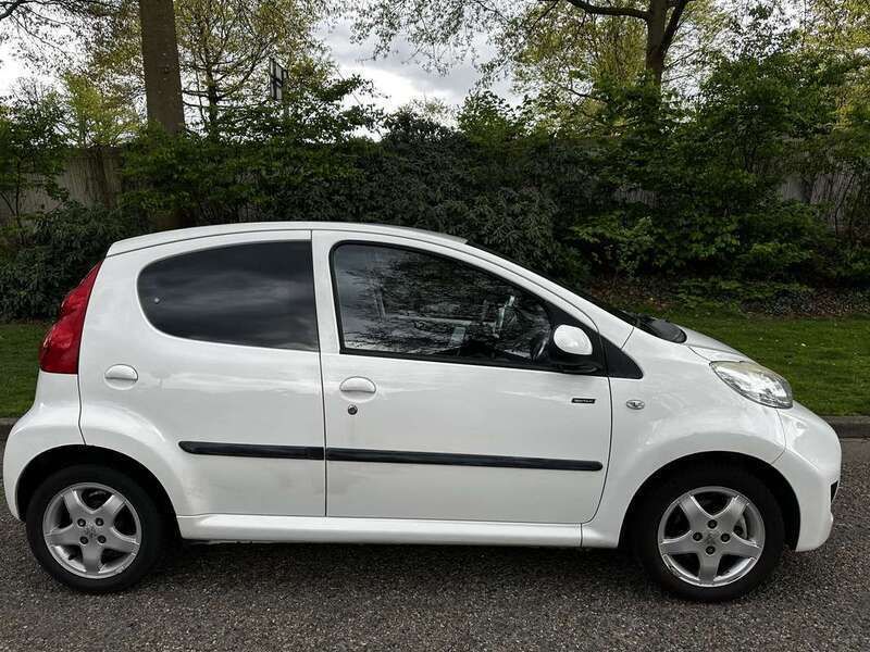 Wit Gebruikt 2012 Peugeot 107 Hatchback | € 3.600 (Goede deal) - Afbeelding 1/4