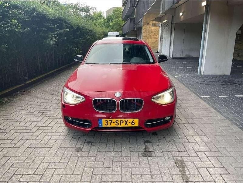 Rood Gebruikt 2011 BMW 116 Hatchback | € 4.850 (Super prijs) - Afbeelding 1/4