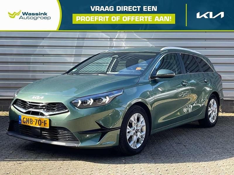 Groen Gebruikt 2024 Kia Ceed Sportswagon Stationwagen | € 24.420 (Iets duurder) - Afbeelding 1/4