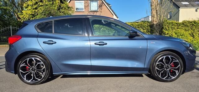 Blauw, metallic lak Gebruikt 2021 Ford Focus Business Edition Hatchback | € 20.950 (Eerlijke prijs) - Afbeelding 1/4