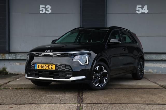 Zwart Gebruikt 2023 Kia e-Niro 2 SUV | € 27.500 (Super prijs) - Afbeelding 1/4