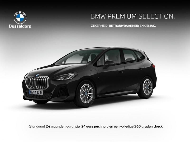 Saphirschwarz metallic (zwart metallic) Gebruikt 2025 BMW 230e Active Tourer Comfort Edition MPV | € 46.950 - Afbeelding 1/1