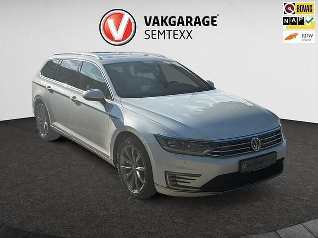 Wit Gebruikt 2016 VW Passat Highline Stationwagen | € 15.950 (Eerlijke prijs) - Afbeelding 1/4