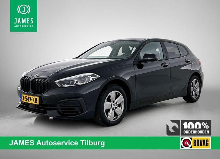 Zwart, metallic lak Gebruikt 2023 BMW 116 Basis Hatchback | € 24.945 (Goede deal) - Afbeelding 1/4