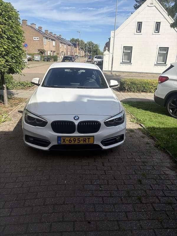 Wit Gebruikt 2018 BMW 118 Hatchback | € 14.000 (Super prijs) - Afbeelding 1/4