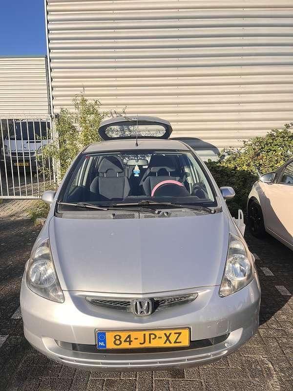 Grijs Gebruikt 2002 Honda Jazz LS Hatchback | € 2.100 (Duur) - Afbeelding 1/4