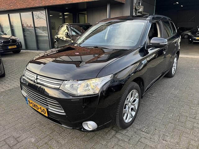 Zwart Gebruikt 2013 Mitsubishi Outlander Instyle SUV | € 8.495 (Goede deal) - Afbeelding 1/4
