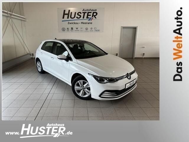 Wit Gebruikt 2020 VW Golf VIII Life Sedan | € 25.199 (Eerlijke prijs) - Afbeelding 1/4