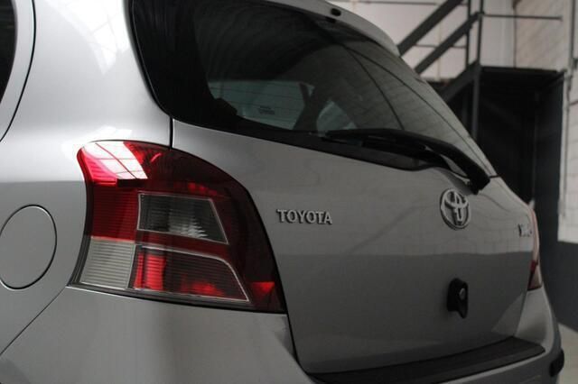 Occasion Toyota Yaris Cool 69 PK (50 kW) 2011 Grijs Hatchback