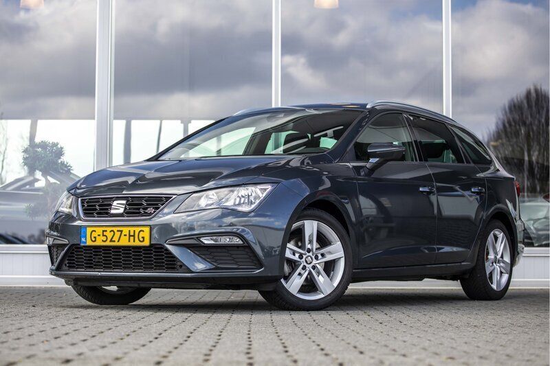 Grijs Gebruikt 2019 Seat Leon ST Business Stationwagen | € 16.900 (Iets duurder) - Afbeelding 1/4